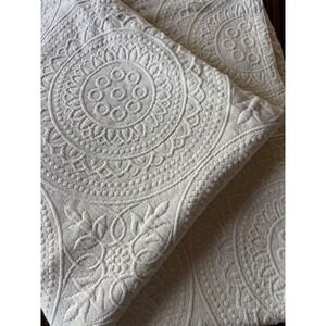 Vue by Ellery Vintage Off White Twin Cotton Coverlet Embossed Medallion Portugal